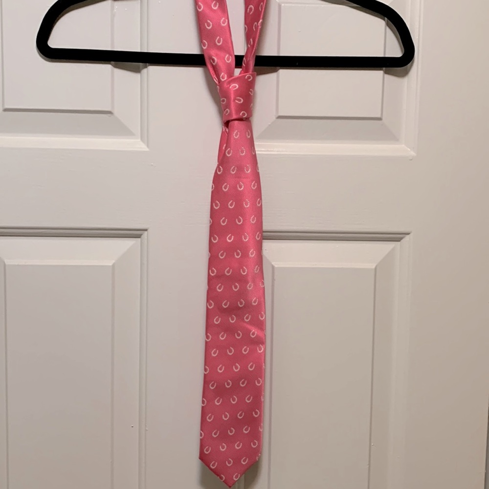 Horseshoe tie